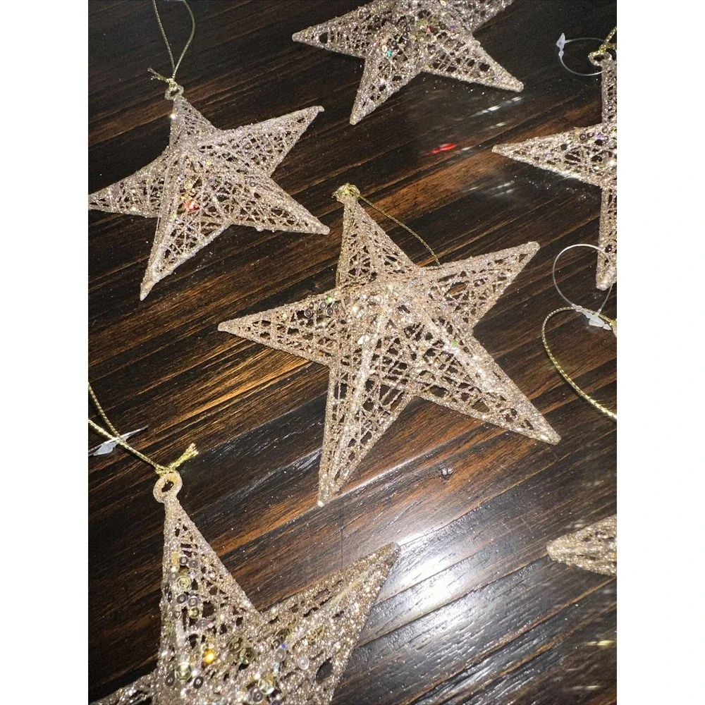 The Unbranded Brand gold star